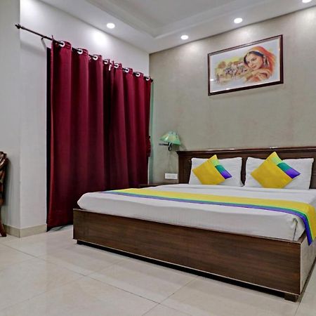 Itsy Hotels Hamlets Stay Нойда Экстерьер фото